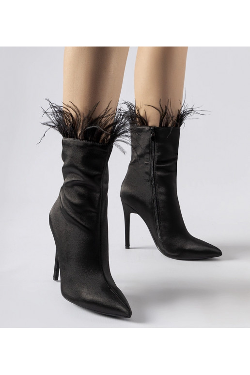 Melni zābaki ar izšuvumiem Selvena